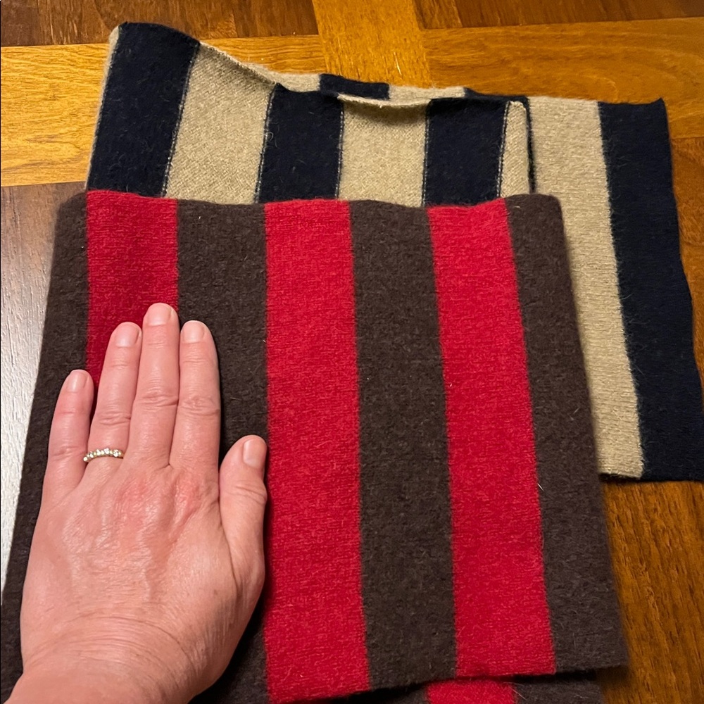 Barneys New York Striped Scarf in Beige, Navy & Red, new! Super soft - Picture 13 of 14